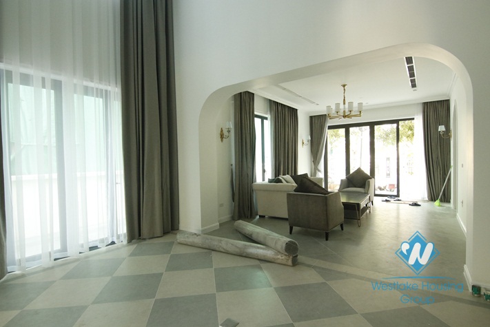 A gorgeous villa in Vinhome Riverside Long Bien for rent